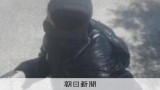 現場に急行する警察官、顔隠し歩く少年発見し確保　共犯者の行方追う